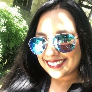 Meet your Posher, Liana